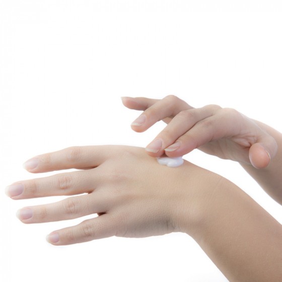 Utilisation de la crème mains au lait d'ânesse Au Pays des Ânes